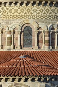 France, Haute-Loire (43), Brioude, la Basilique Saint-Julien de Brioude de style roman auvergnat, le chevet et la chapelle axiale