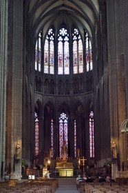 France, Puy-de-Dôme (63), Clermont-Ferrand, cathédrale Notre-Dame de l'Assomption du XIIIe siècle, le choeur et le maitre autel