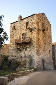 France, Corse-du-Sud (2A), région de Sartène, village de Fozzano, la casa forte (demeure seigneuriale fortifiée) des Durazzo dont Prosper Mérimée parle dans son livre Colomba sur la vendetta