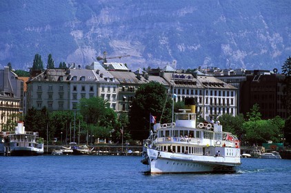 Switzerland, Geneva, paddle boat on Lake Leman (Lake Geneva)