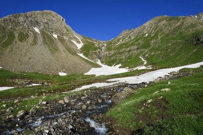 France, Alpes-de-Haute-Provence (04), Parc National du Mercantour, Val d'Allos, cirque de Sestrière au pied du massif des Trois Evêchés, les sources du Verdon