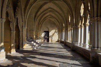 France, Pyrénées-Atlantiques (64), Pays-Basque, Bayonne, cloitre de la cathédrale Sainte-Marie de style gothique flamboyant datant du XIVe siècle