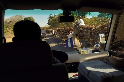 Nicaragua, Rivas, charrettes de bois sur la route
