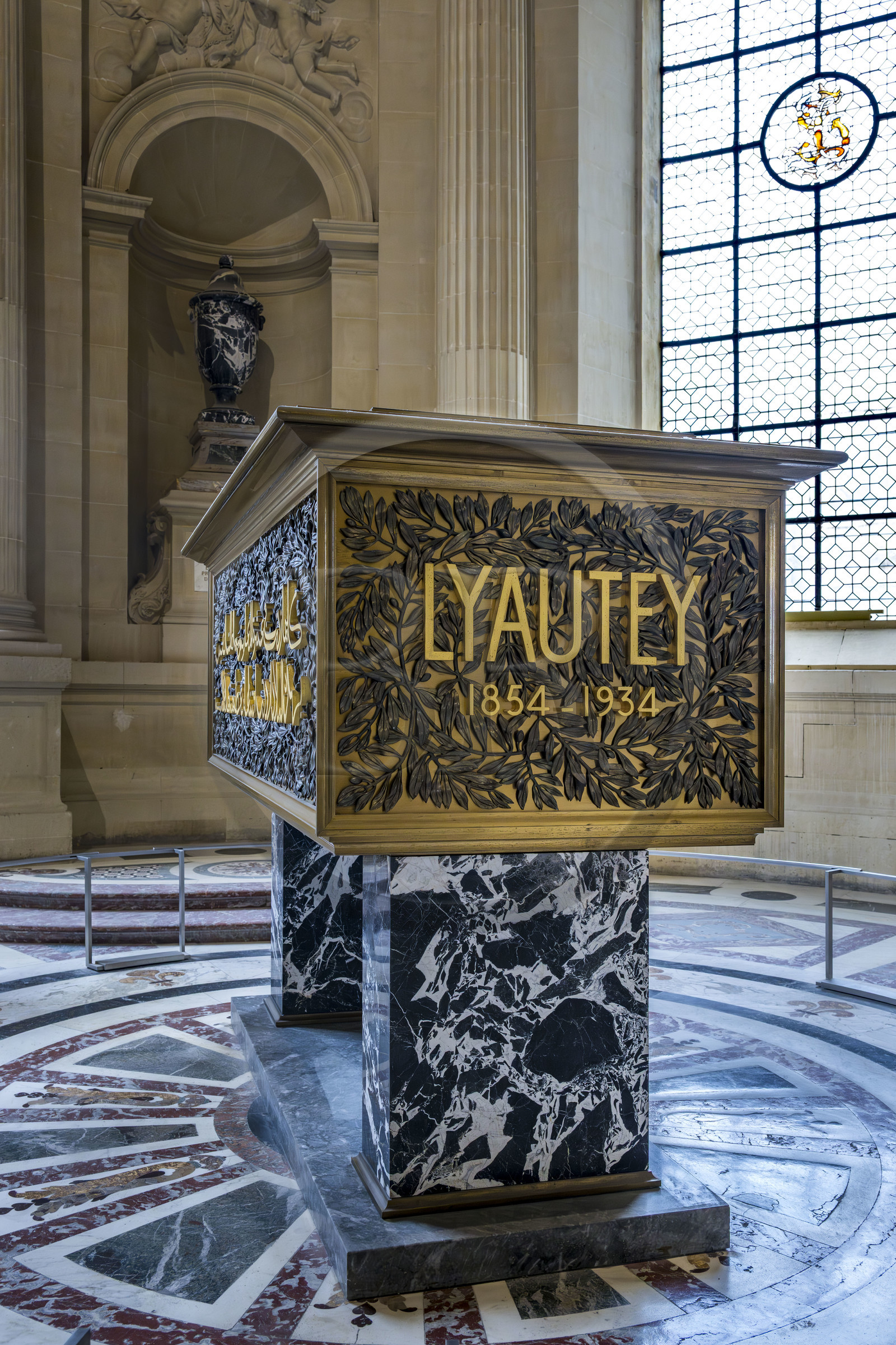 France, Paris (75), Hotel des Invalides, la cathédrale Saint-Louis-des-Invalides, le panthéon militaire, le dôme des Invalides, tombeau en bronze et en marbre du Marechal de France Hubert Lyautey dans la chapelle Saint-Grégoire