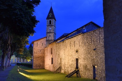 France, Alpes de Haute Provence, Parc National du Mercantour (Mercantour National Park) and Vallee du Haut Verdon, Colmars les Alpes fortified by Vauban in the late 17th century, outer wall and St. Martin's Church