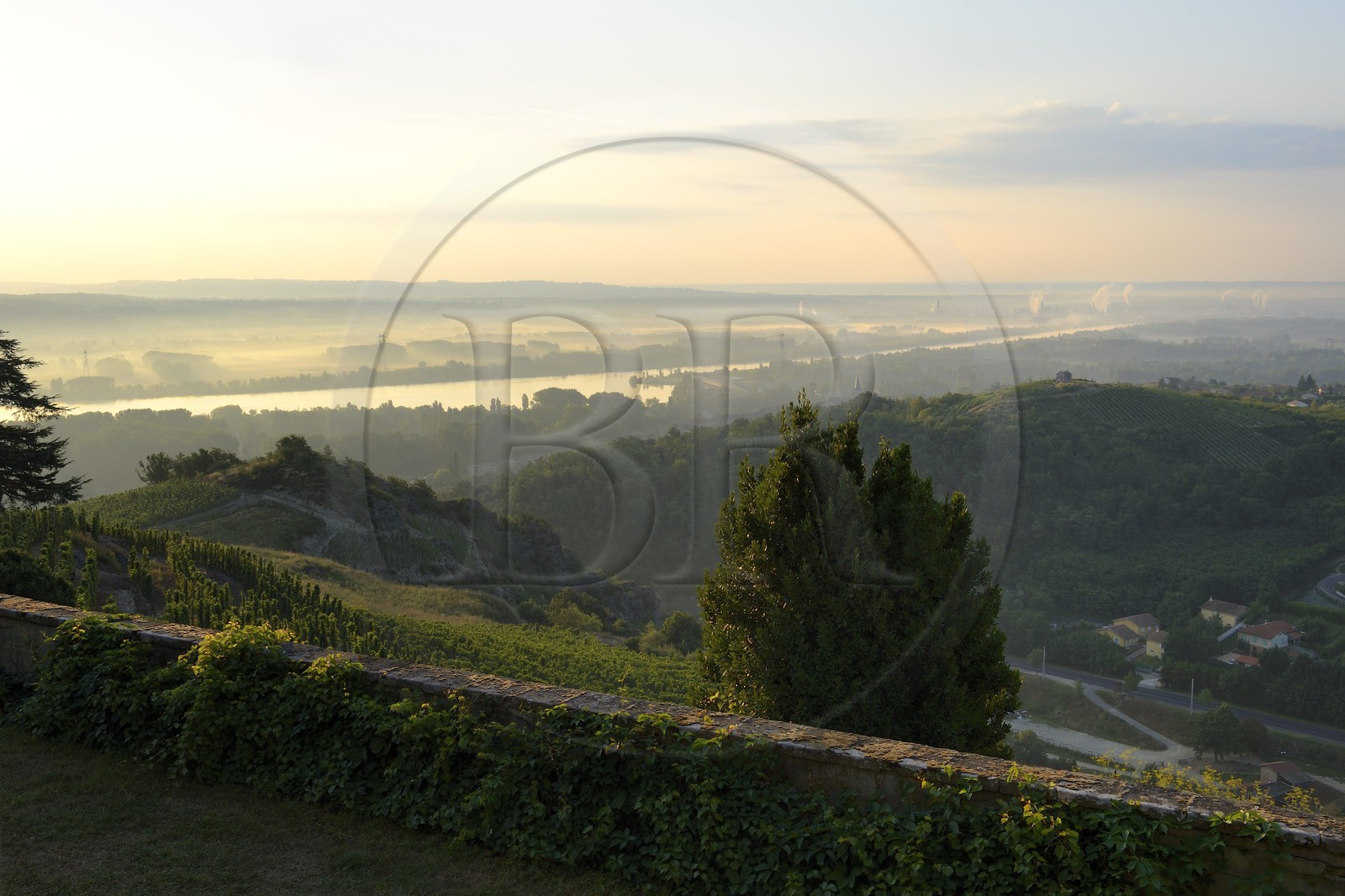 France, Loire (42), Parc Naturel Régional du Pilat, la vallée du Rhône depuis les hauteurs du village de Malleval France, Loire (42), Parc Naturel Régional du Pilat, la vallée du Rhône depuis les hauteurs du village de Malleval