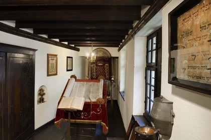 France, Bas-Rhin (67), Strasbourg, vieille ville classée au Patrimoine Mondial de l'UNESCO, le musée Alsacien, oratoire juif, petite synagogue en étage comme il en existait en Alsace au XVIIIème et début du XIXème siècle