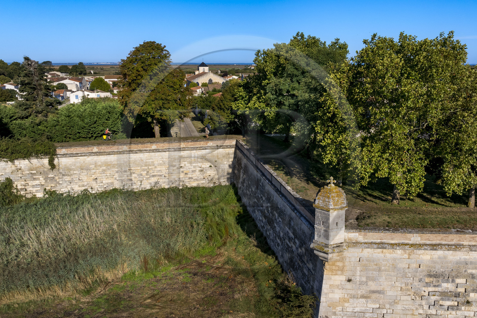 France, Charente-Maritime (17), Saintonge, Marennes-Hiers-Brouage, citadelle de Brouage, labellisé Les Plus Beaux Villages de France, les remparts batis de 1630 à 1640 sont munis d'échauguettes (vue aérienne)