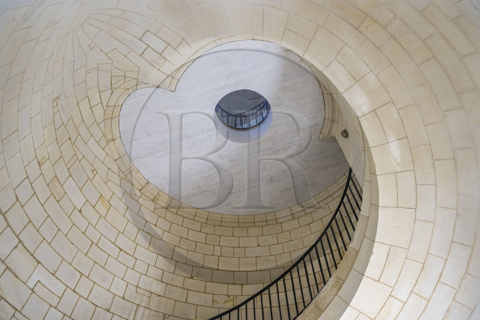 France, Gironde (33), le Verdon-sur-Mer, phare de Cordouan, classé Patrimoine Mondial de l'UNESCO, plafond de la salle du contrepoids (4ème étage)