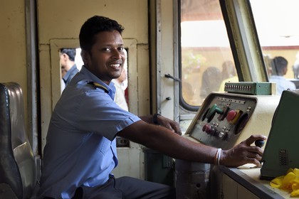 Sri Lanka, Colombo, gare centrale du Fort, conducteur de locomotive
