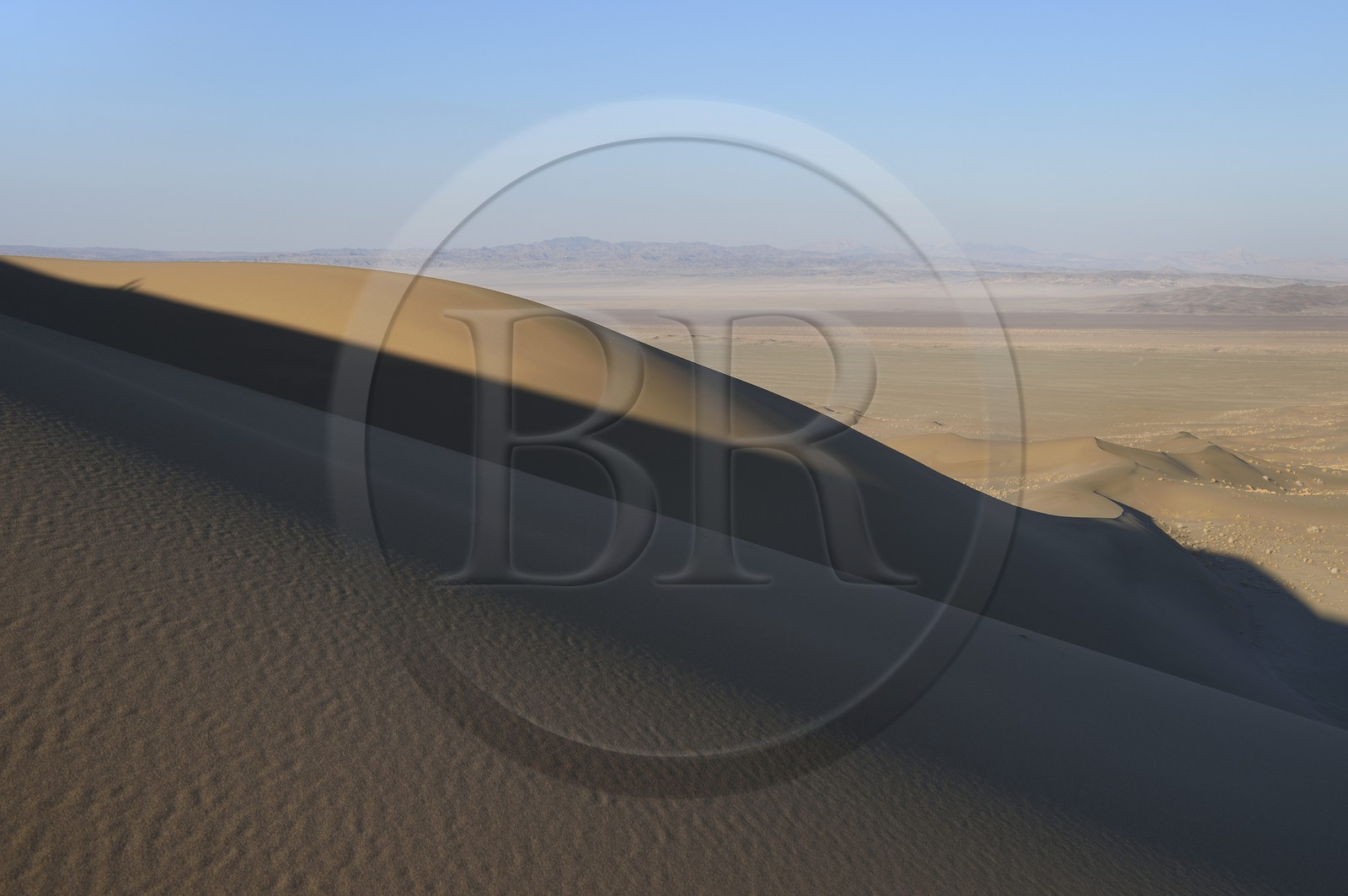 Iran, Province de Yazd, désert du Dasht-e Kavir, Moghestan, massif dunaire dont la plus haute dune atteint les 200 mètres