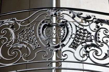 France, Herault, Pezenas, Hotel Flottes de Sébasan place Gambetta, wrought iron balcony