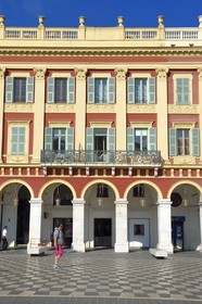 France, Alpes-Maritimes (06), Nice, quartier du Vieux Nice, immeuble sur la place Masséna