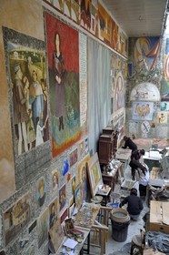 France, Paris (75), quartier de Saint-Germain-des-Prés, Ecole nationale supérieure des Beaux-Arts, fabrication du mortier dans l'atelier de fresque de Philippe Bennequin