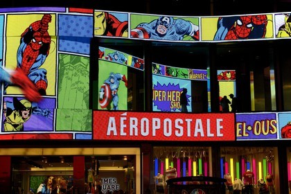 Etats-Unis, New York, Manhattan, Midtown, Times Square, magasin de vêtements Aeropostale