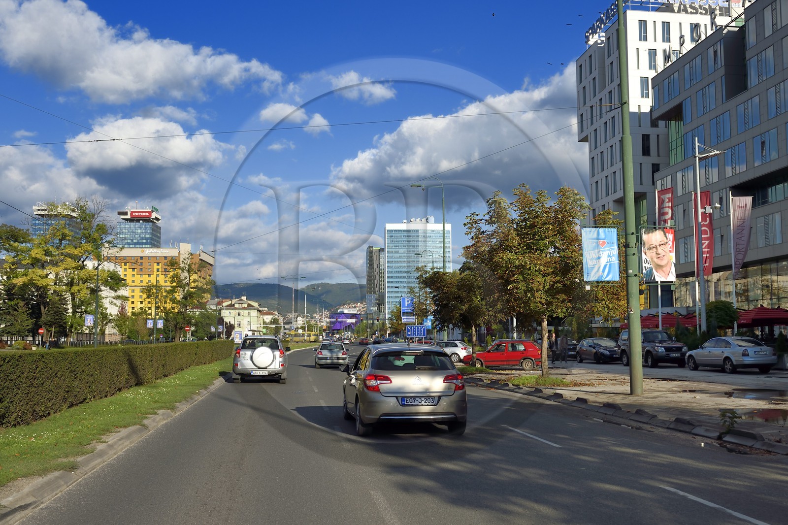 Bosnie-Herzégovine, Sarajevo, Sniper Alley qui désignait l'avenue principale de Sarajevo lors du siège de Sarajevo par l'Armée de la république serbe de Bosnie entre 1992 et 1996