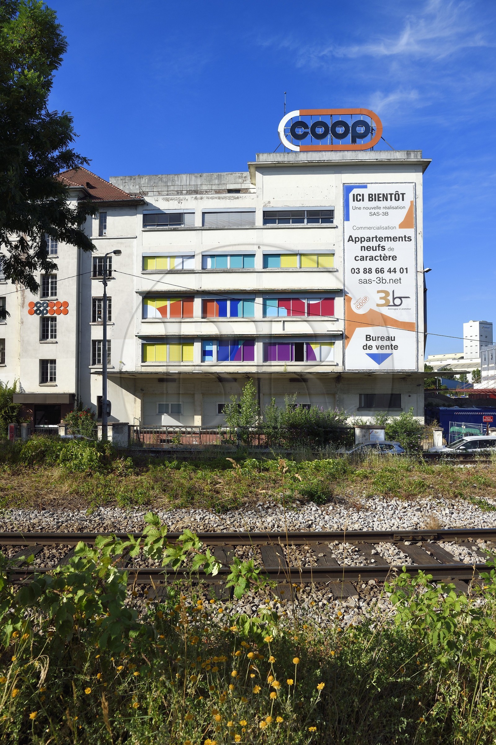 France, Bas-Rhin (67), Strasbourg, quartiers des anciens entrepots de la COOP, batiments qui vont être transformés en espaces culturels et habitations