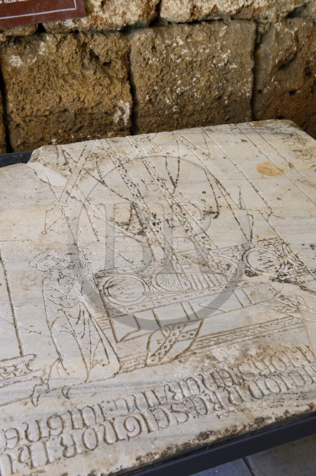 Israel, district Nord, Galilée, Acre (Akko), vieille ville, classée Patrimoine Mondial de l'UNESCO, la citadelle des Hospitalliers, pierre tombale de Croisé (1290)