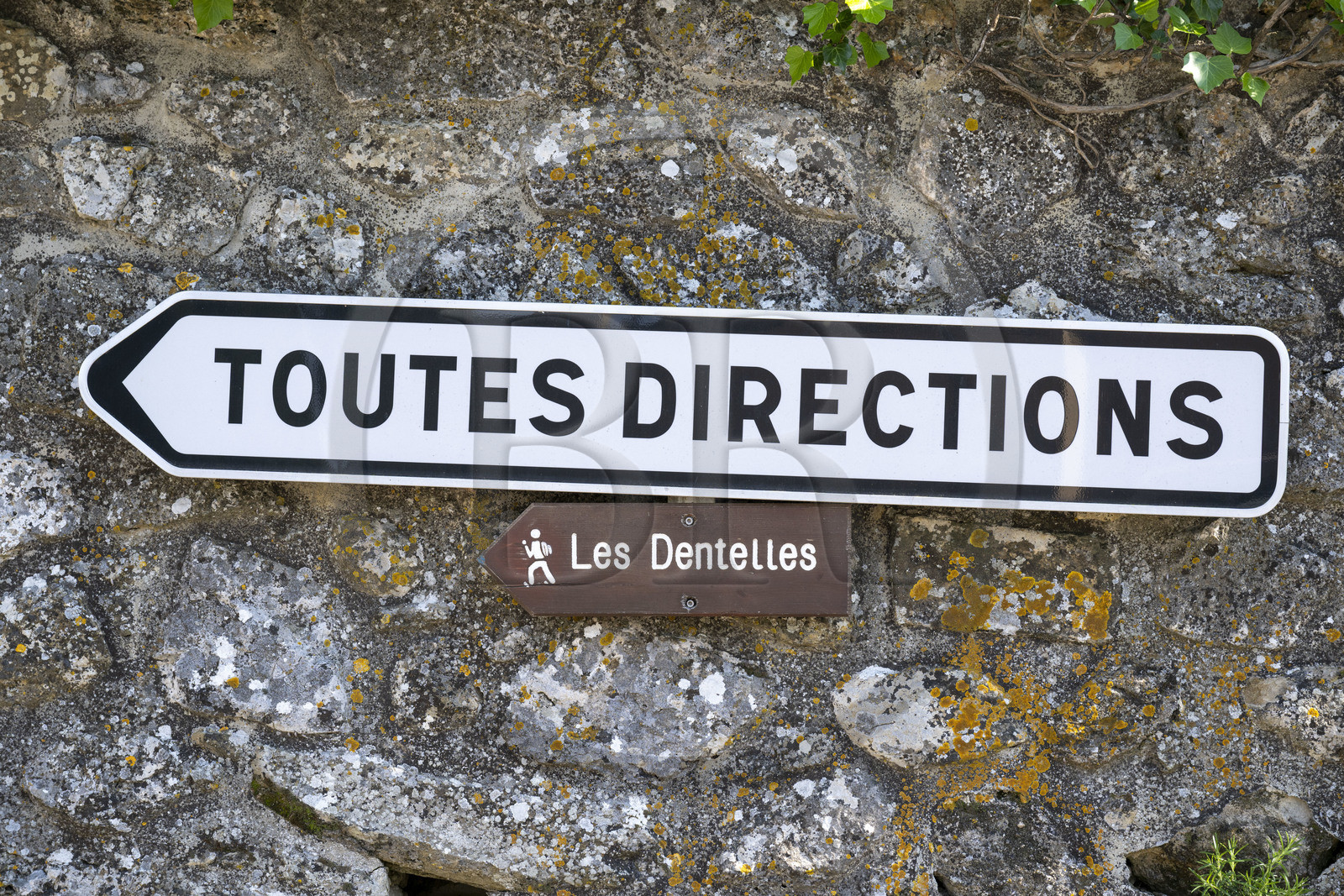France, Vaucluse, Dentelles de Montmirail mountains, Gigondas, All Directions sign