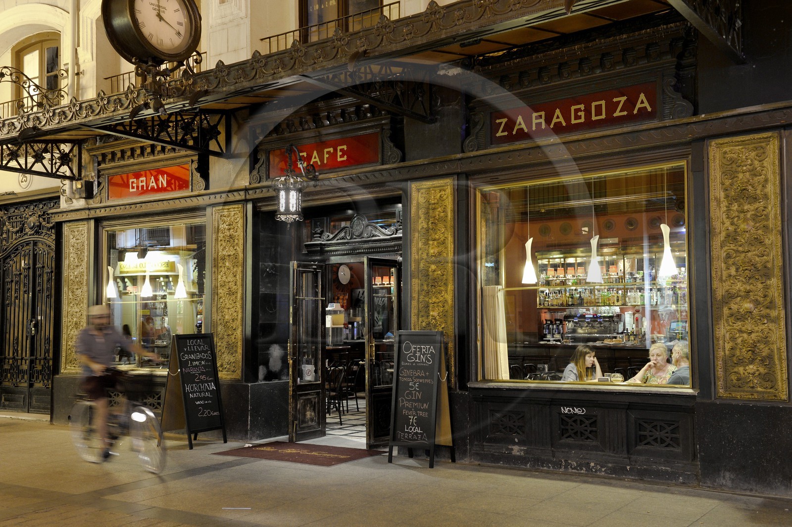 Espagne, Aragon, Saragosse, le Gran Cafe Zaragza dans Calle Alfonso I