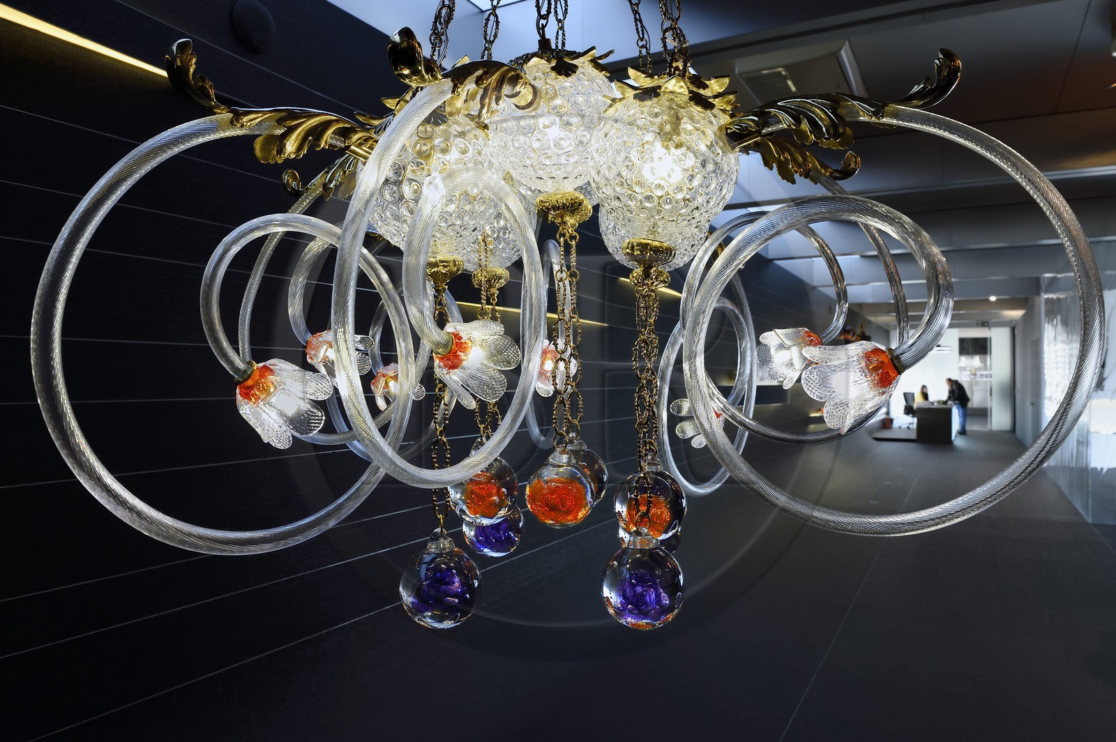République Tchèque, Prague, show room de la verrerie Lasvit, lustre