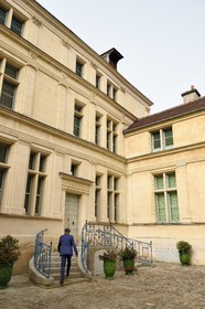 France, Aisne (02), Château-Thierry, Musée Jean de La Fontaine - Ville de Chateau-Thierry dans la maison natale du poète, la facade Renaissance et le perron sur le côté cour