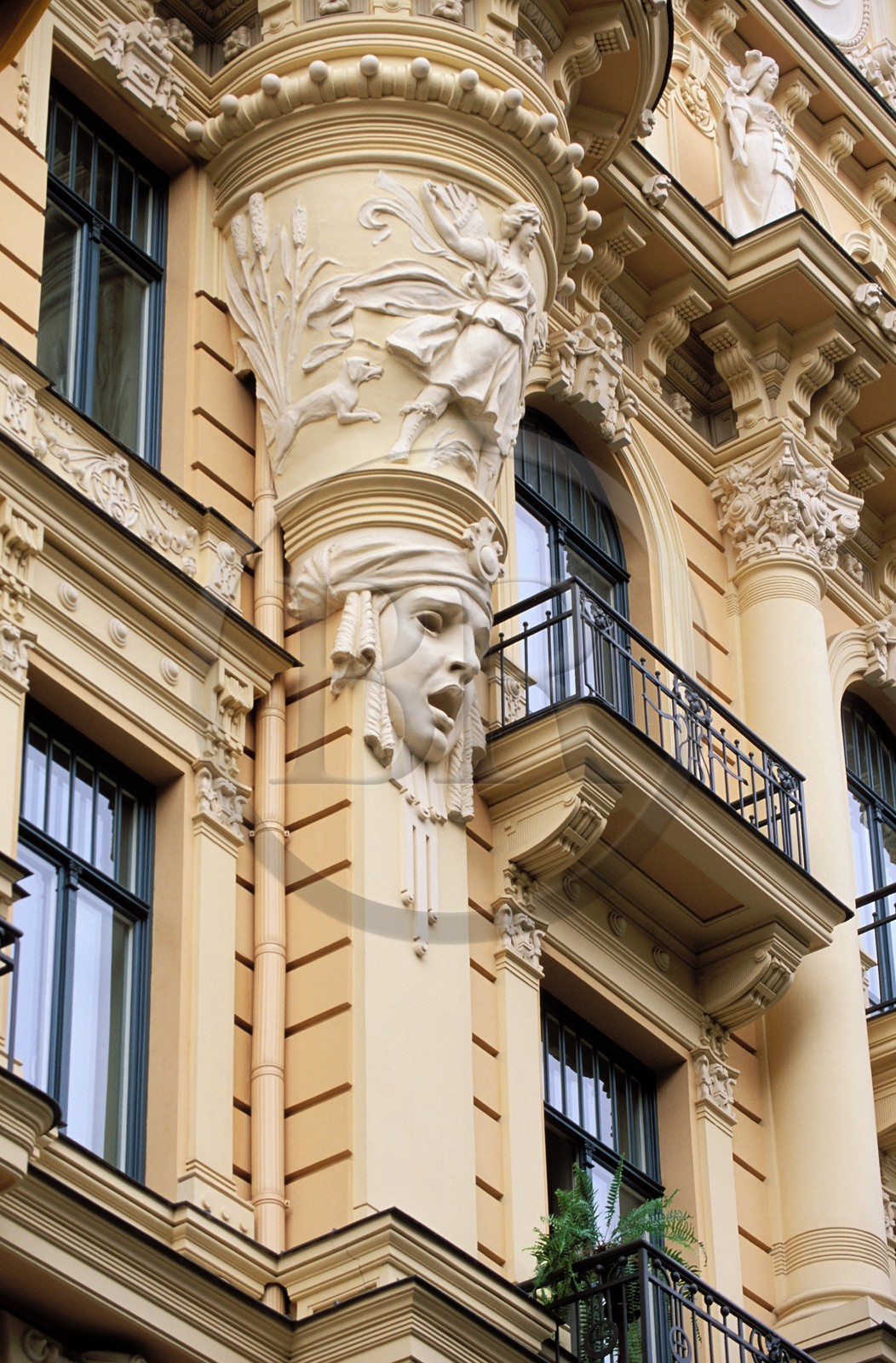Lettonie (Pays Baltes), Riga, immeuble Art Nouveau à l' angle des rues Alberta et Strelnieku