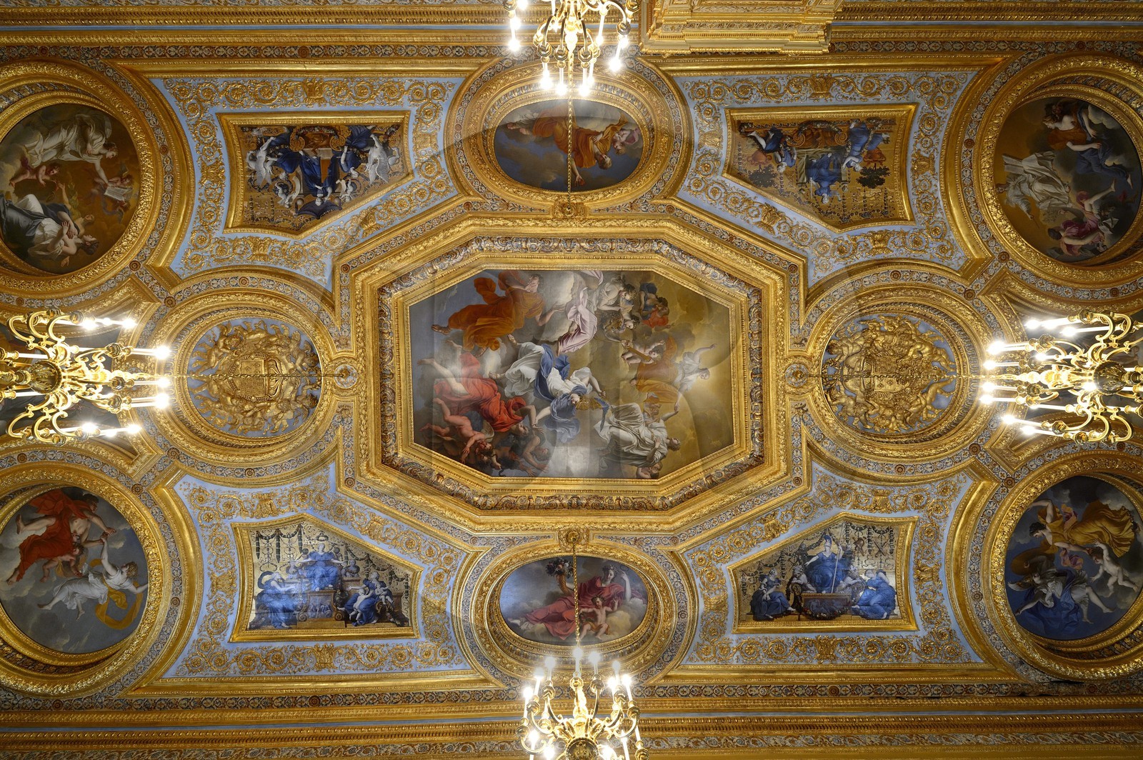 France, Ille-et-Vilaine (35), Rennes, le Palais du parlement de Bretagne aujourd'hui cour d'appel de Rennes, la Grand'Chambre, plafond à caissons conçu par Charles Errard (1656), au centre La Justice exterminant les Vices du peintre Noël Coypel