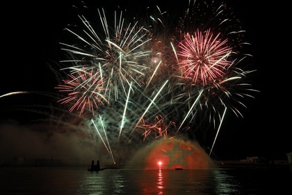 Maroc, région de l'Oriental, station balnéaire de Mediterrania Saïdia, feux d'artifices de la soirée d'inauguration du 19 juin 2009