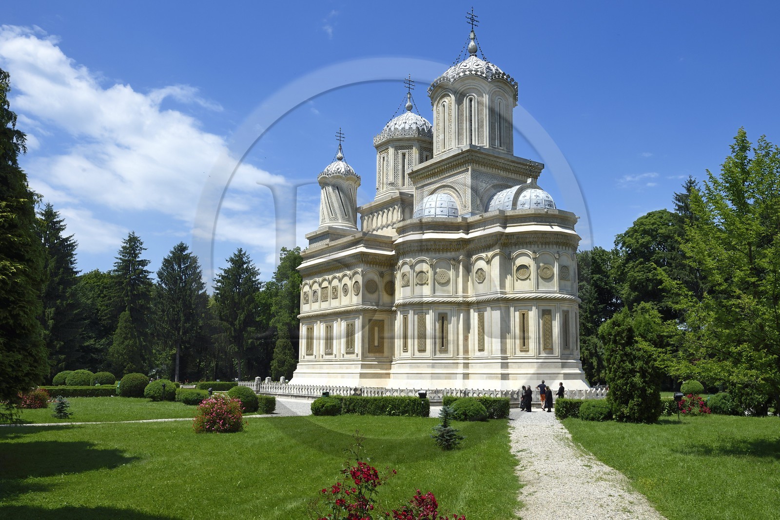 Roumanie, Valachie, Muntenie, le monastère de Curtea de Arges datant du XVIème siècle est aujourd'hui une église épiscopale qui abrite la nécropole des premiers rois de Roumanie