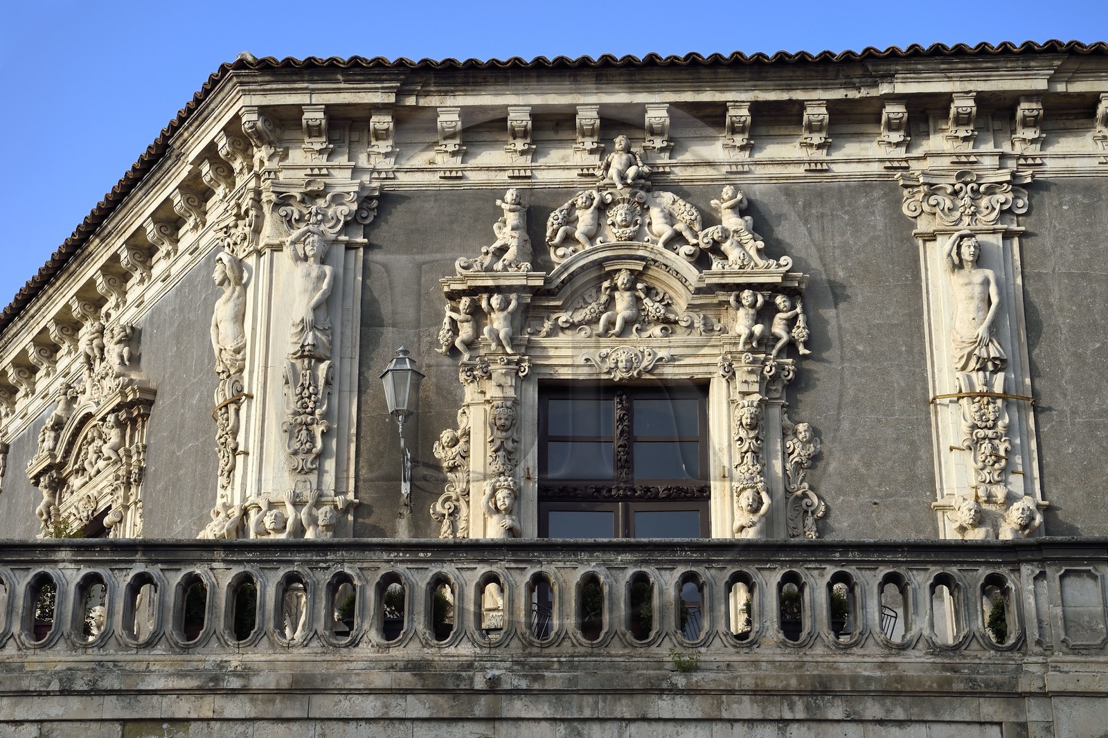 Italie, Sicile, Catane, ville baroque classée au Patrimoine Mondial de l'UNESCO, le palais Biscari construit à la fin du XVIIe siècle et sa facade baroque