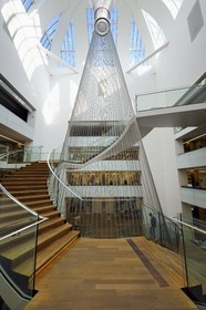 France, Bas-Rhin (67), Strasbourg, Neustadt quartier allemand classé au Patrimoine Mondial de l'UNESCO, place de la Liberté, bibliothèque nationale et universitaire (BNU), escalier monumental par architecte ANMA-Agence Nicolas Michelin et associés
