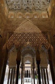 Espagne, Andalousie, Grenade, Palais nasrides de l'Alhambra, classé Patrimoine Mondial de l'UNESCO, patio du Palais des Lions (Patio de los Leones)
