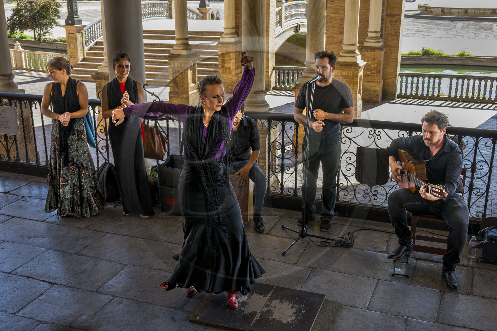 Espagne, Andalousie, Séville, Parque de Maria Luisa, Plaza de Espana (Place d'Espagne) construite par l'architecte Anibal Gonzalez pour l'Exposition ibéro-américaine de 1929, spectacle de danse flamenco