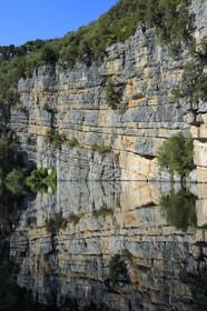 Var (83) rive gauche et Alpes-de-Haute-Provence (04) rive droite, Parc Naturel Régional du Verdon, Basses Gorges du Verdon en aval du lac de Sainte Croix, gorges de Baudinard