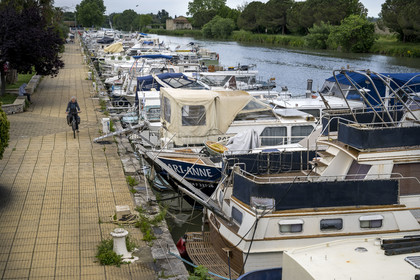 France, Gard (30), Saint-Gilles du Gard, le port du Canal du Rhone à Sète