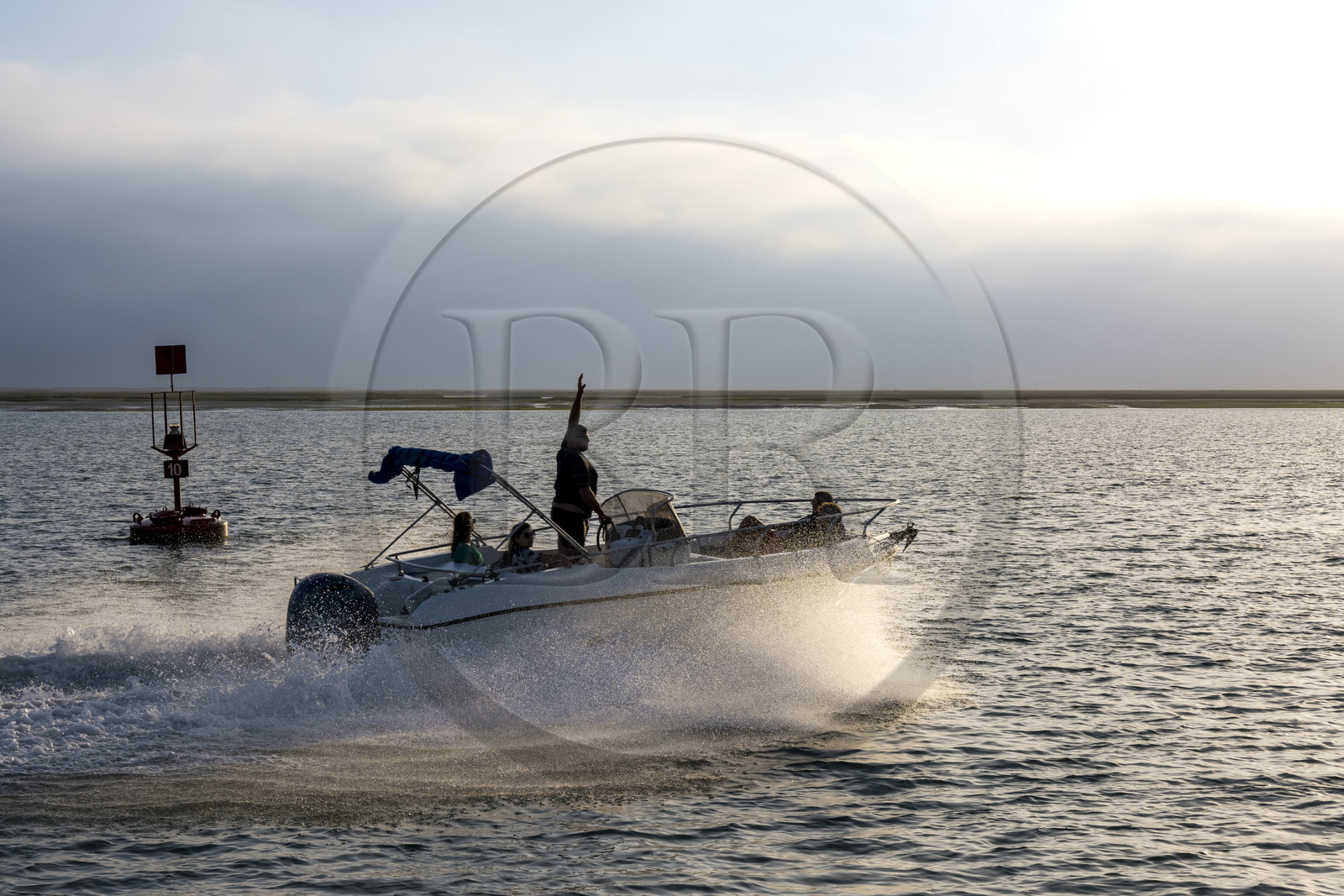 Portugal, Algarve, Faro, bateau évoluant dans la lagune du Parc Naturel de la Ria Formosa