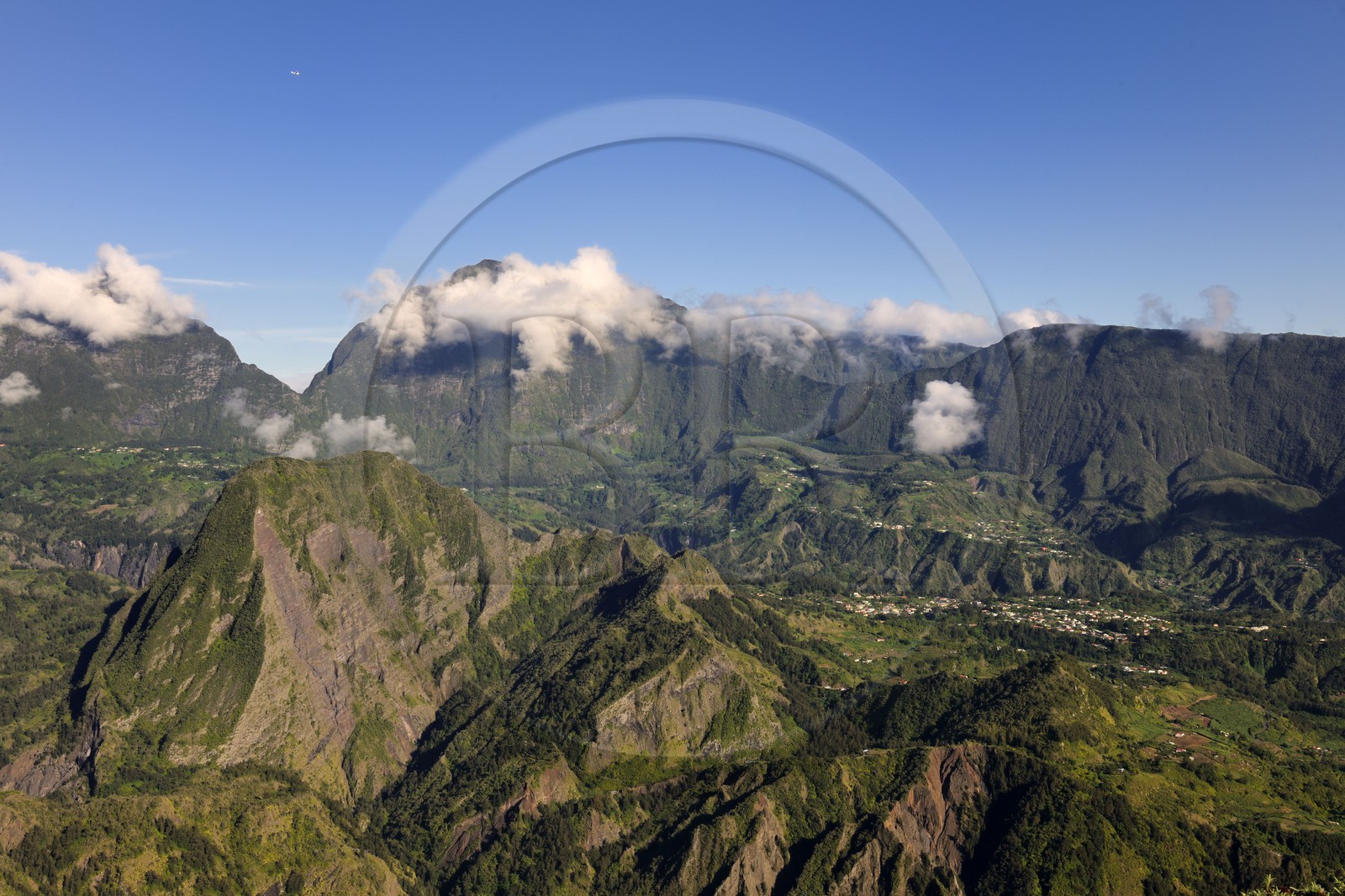 France, île de la Réunion, cirque de Salazie, classé Patrimoine Mondial de l'UNESCO, le Cimendef (2226 m) à gauche