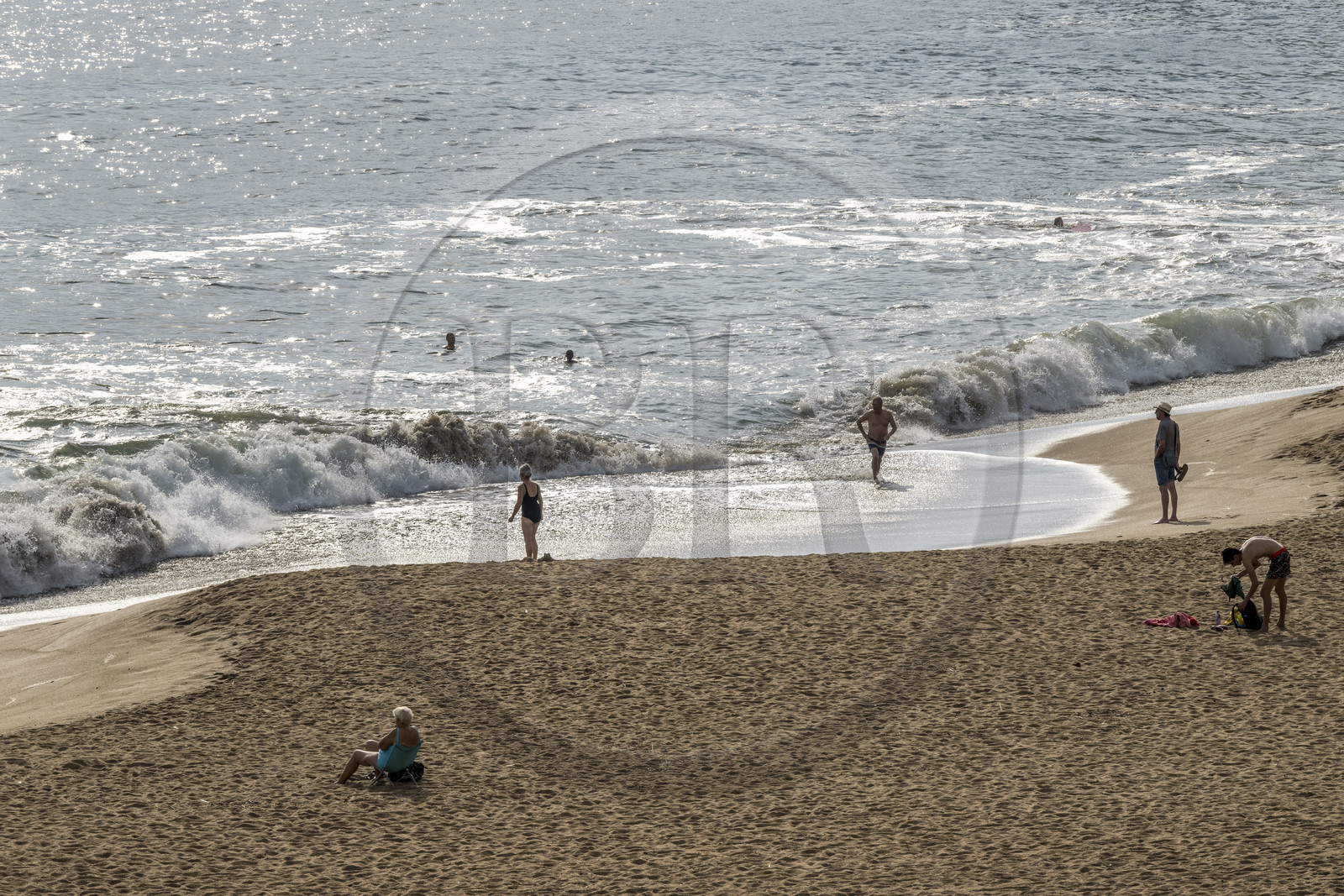 France, Loire Atlantique, Estuaire de la Loire, Saint Nazaire, baigneurs sur la plage de la Courance à Saint-Marc-sur-Mer