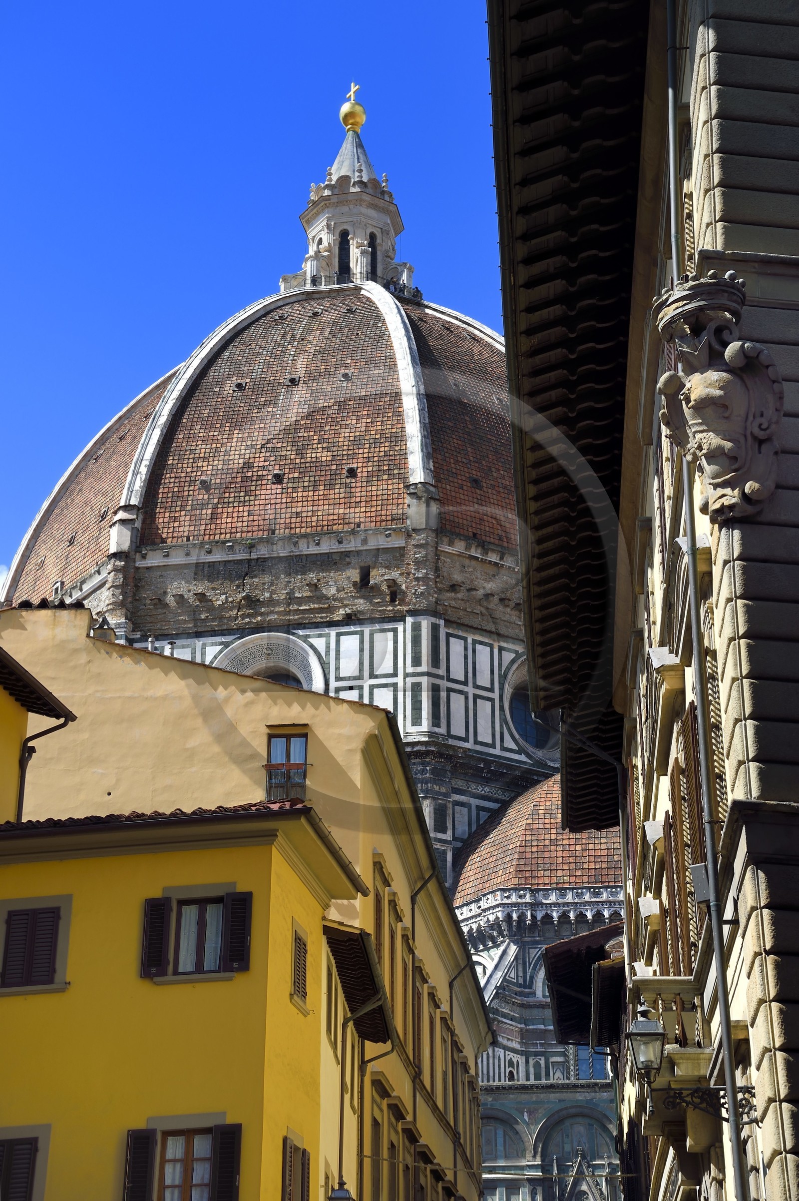 Italie, Toscane, Florence, centre historique classé Patrimoine Mondial de l'UNESCO, la cathédrale Santa Maria del Fiore dans la perspective de la Via de Tedaldi