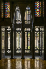 Espagne, Catalogne, Barcelone, le Palais Güell (Palau Güell) construit entre 1886 et 1891 et réalisé par l'architecte du modernisme catalan Antoni Gaudi, site classé au Patrimoine Mondial de l'UNESCO, salle des pas perdus