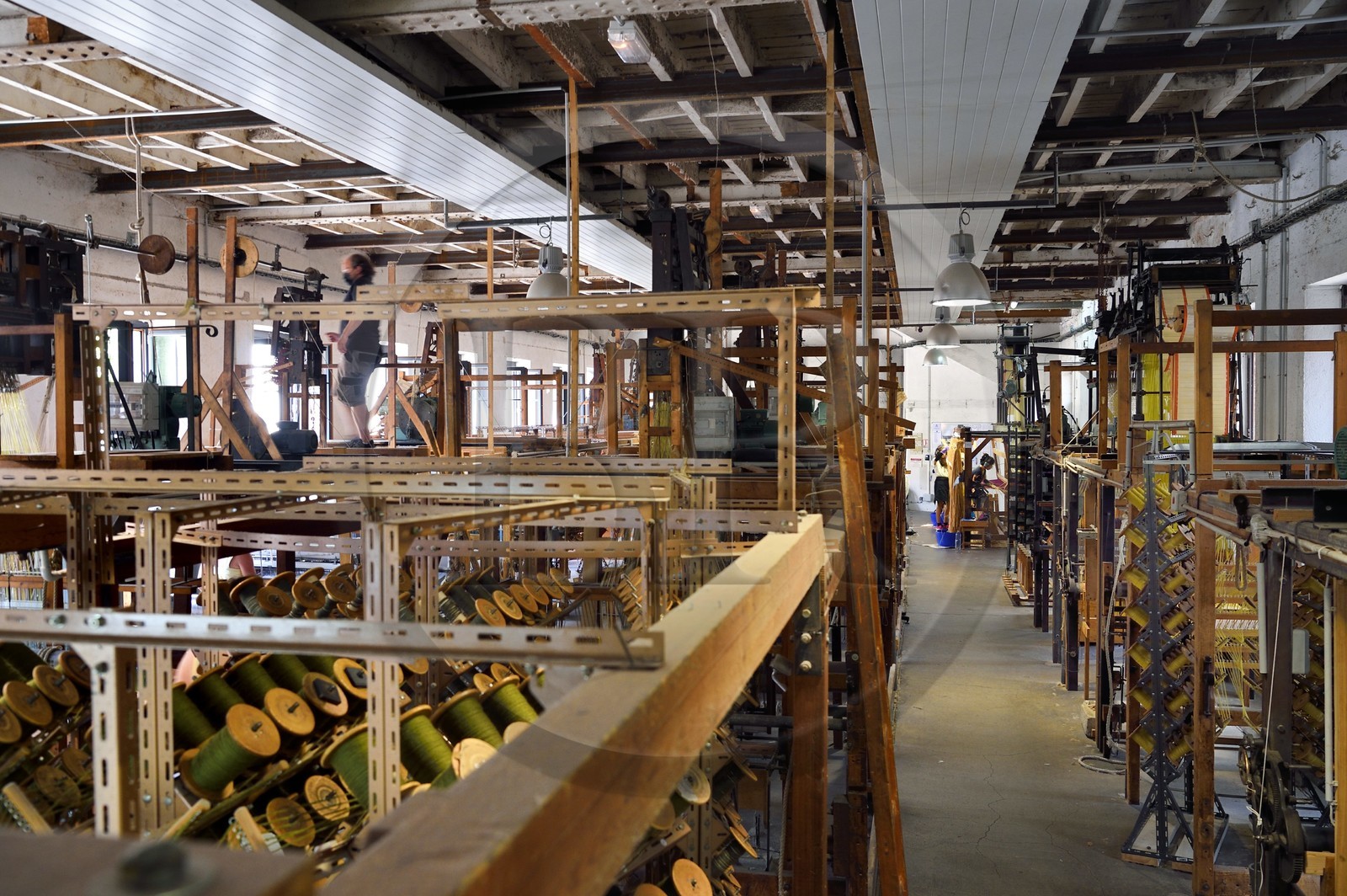 France, Var (83), Presqu'Ile de Saint-Tropez, Cogolin, la Manufacture Cogolin fabrique des tapis depuis 1924, la plupart sont tissés par lés sur des métiers Jacquard à bras du XIXème siècle