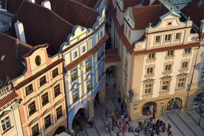 République Tchèque, Prague, centre historique classé Patrimoine Mondial de l'UNESCO, la vieille ville (Stare Mesto), place de la vieille ville (Staromestske namesti), facades de style Renaissance et baroque