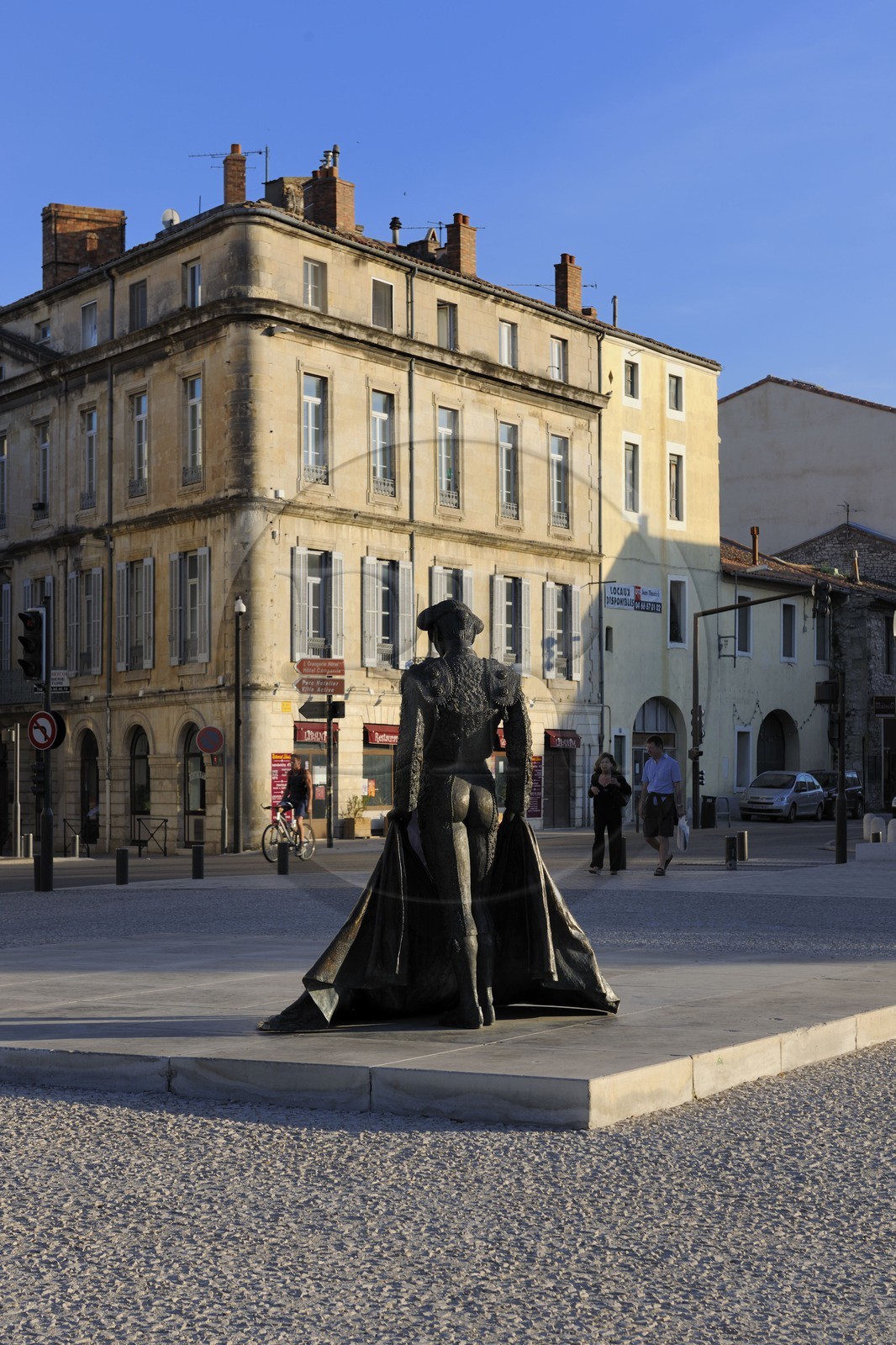 France, Gard (30), Nimes, place des arènes, statue du torero Nimeno II par Serena Carone de 1994