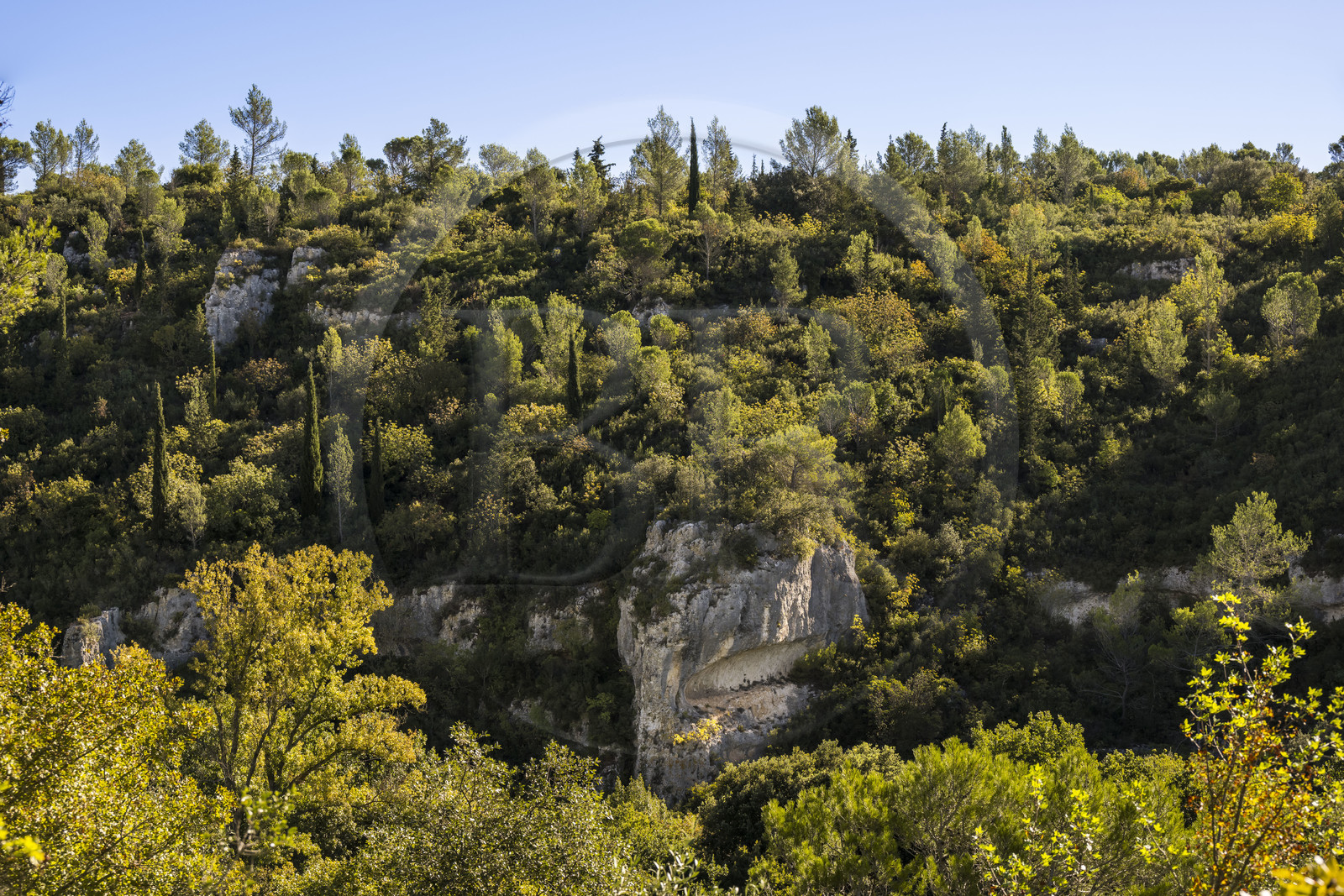 France, Gard (30), Uzès, Vallée de l’Eure où passe l'aqueduc de plus de 52 km de longueur qui amenait l'eau de la Fontaine d'Eure au pied d'Uzès jusqu'à Nimes