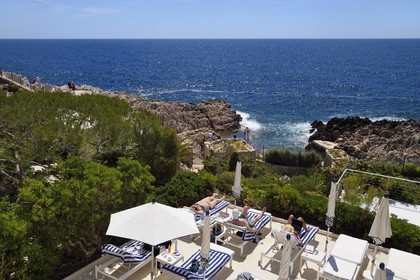 France, Alpes Maritimes (06), Saint-Jean-Cap-Ferrat, Grand-Hotel du Cap-Ferrat, palace 5 étoiles du groupe Four Seasons Hotel, le chic Club Dauphin face à la mer où l'on peut bronzer en toute détente
