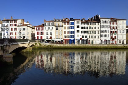 France, Pyrenees Atlantiques, Basque Country, Bayonne, the Nive river banks, outside Café on the quai Augustin Chaho and the Pannecau Bridge
