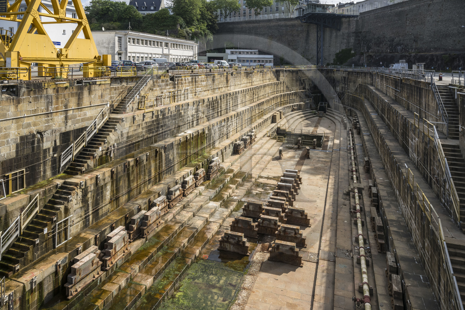 France, Finistère (29), Brest, l'arsenal, le port militaire est une base navale de la Marine nationale, bassin de radoub n° 1 dit bassin Tourville France, Finistère (29), Brest, l'arsenal, le port militaire est une base navale de la Marine nationale, bassin de radoub n° 1 dit bassin Tourville