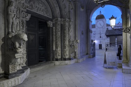 Croatia, Dalmatia, Dalmatian Coast, Trogir, portal of the Cathedral Saint Lawrence of Trogir, Eve and Adam sculpture
