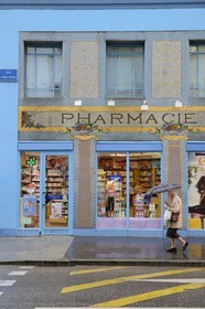 France, Meurthe-et-Moselle (54), Nancy, pharmacie du Point-Central décorée en style Ecole de Nancy et Art déco avec des mosaïques du céramiste parisien Antoine Ebel